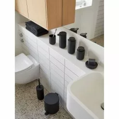 Zone Denmark Classic Badehåndkle 8 Zone Denmark Classic Badehåndkle -Varme og inneklima Salgsbutikk zone classic handklexbadehandkle sort miljobilde 2 tilpasset comfort